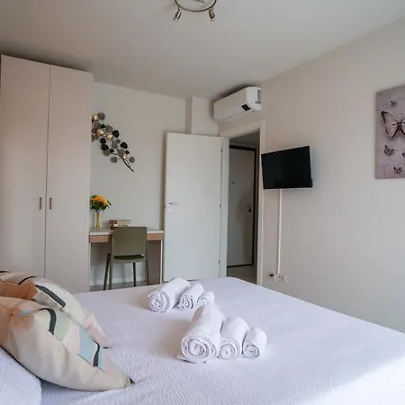 Appartamento Girasole Leonardo Academy, Mxp & Lakes